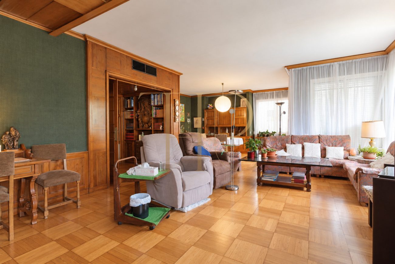 Piso con terraza y piscina en Pedralbes