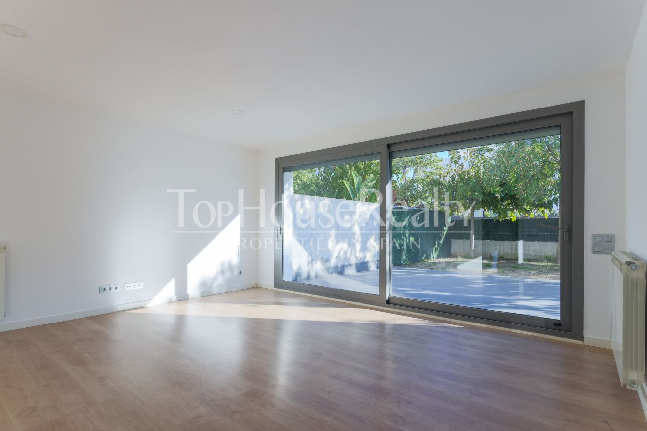 Encantadora casa adosada esquinera cerca del mar en Sitges