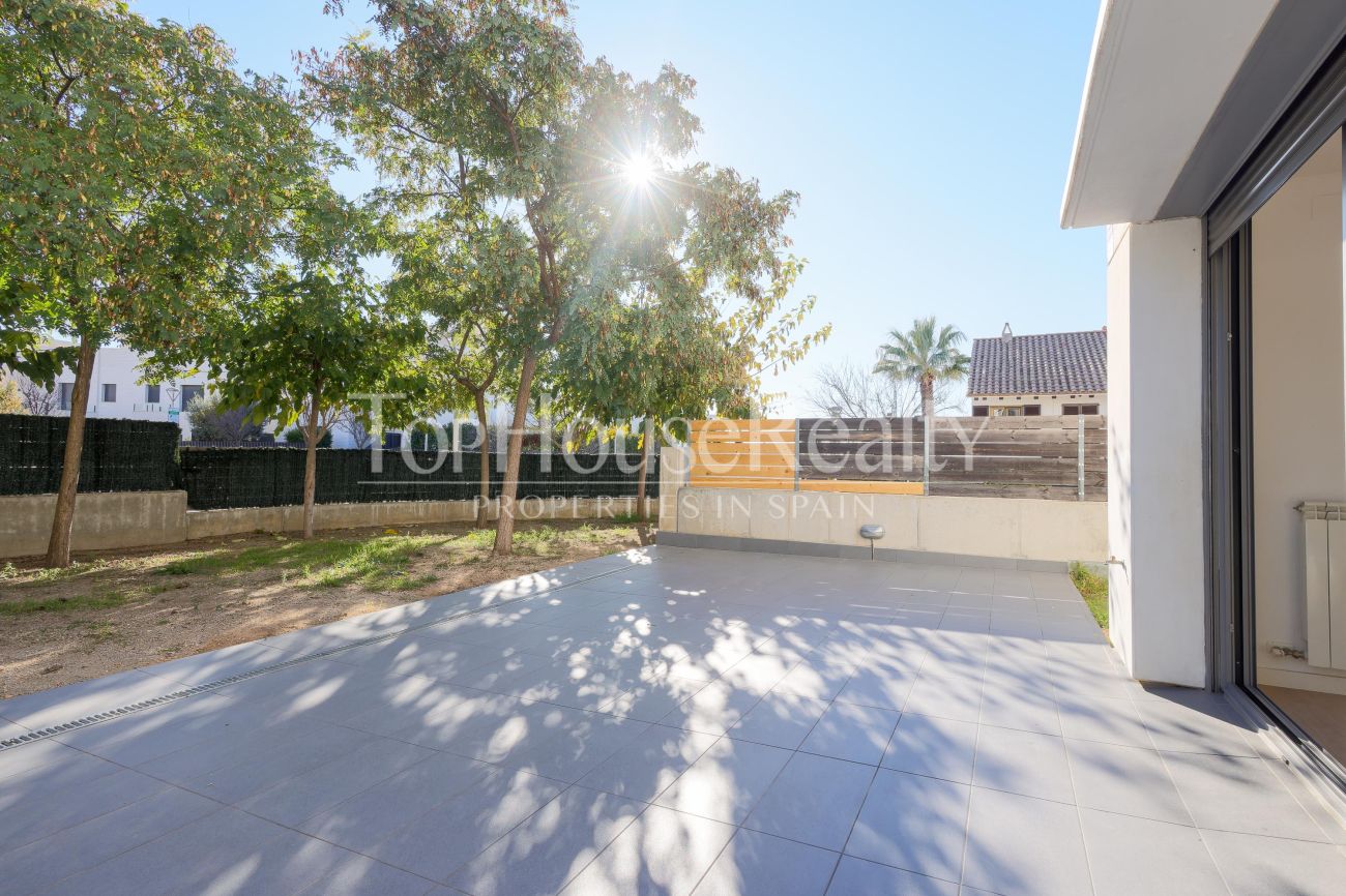 Encantadora casa adosada esquinera cerca del mar en Sitges