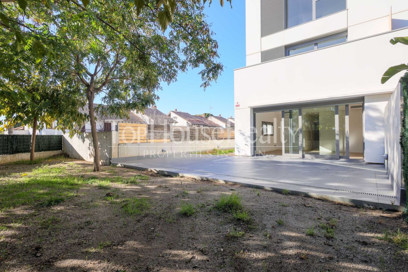 Encantadora casa adosada esquinera cerca del mar en Sitges