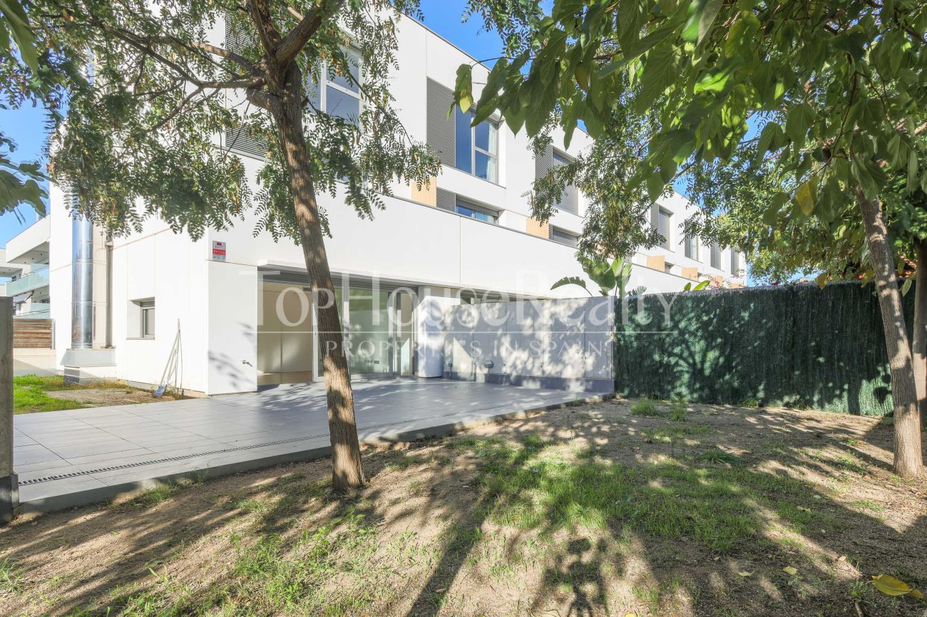 Encantadora casa adosada esquinera cerca del mar en Sitges
