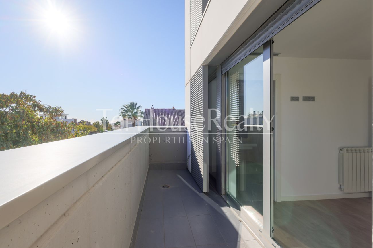 Encantadora casa adosada esquinera cerca del mar en Sitges