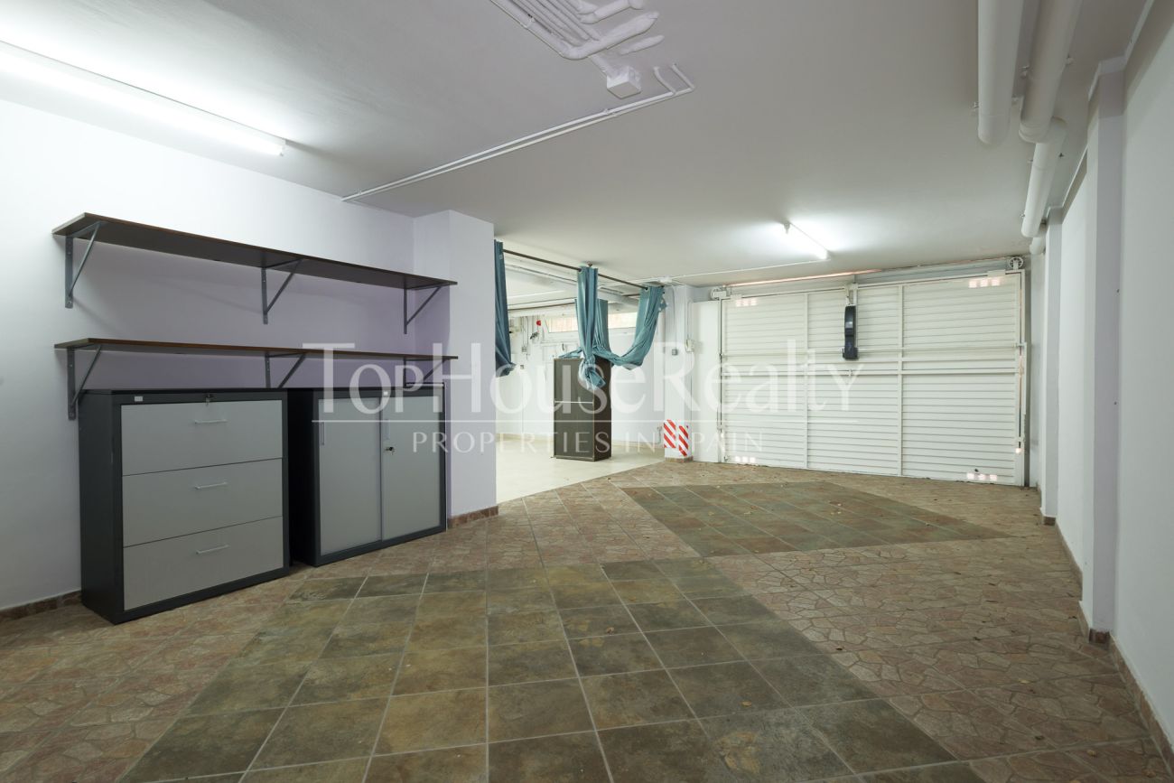 Casa unifamiliar en Gavà Mar — segunda línea de mar con jardín, piscina y máxima privacidad