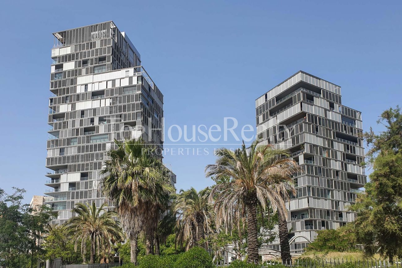 Apartamento frente al mar con vistas panorámicas en el complejo residencial más prestigioso de Barcelona