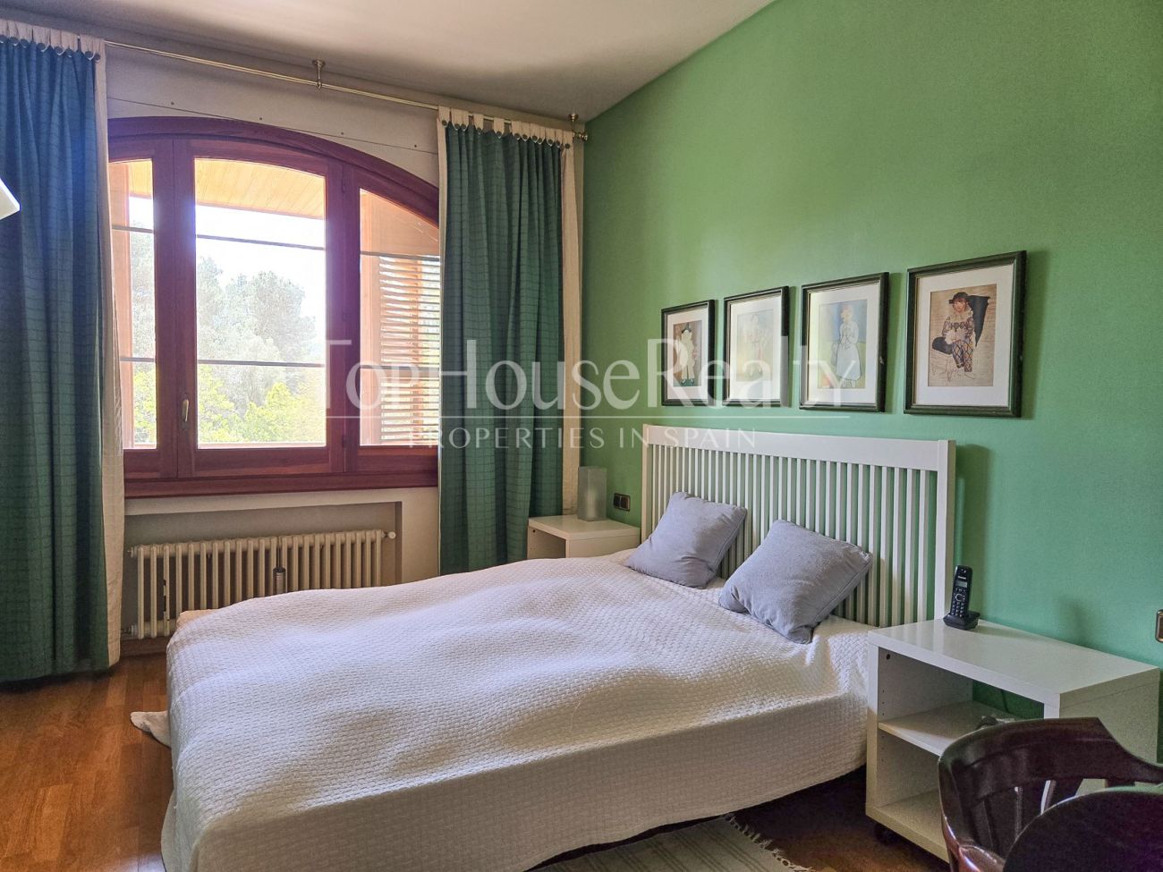 Villa de lujo en Begues — finca única con 6.000 m² de parcela y alto potencial de inversión