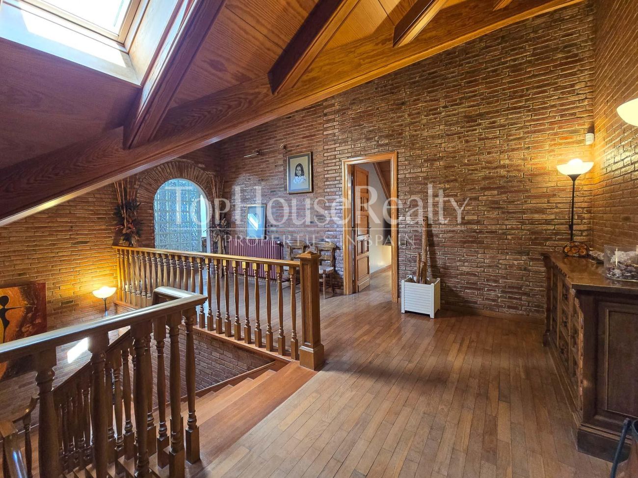 Villa de lujo en Begues — finca única con 6.000 m² de parcela y alto potencial de inversión