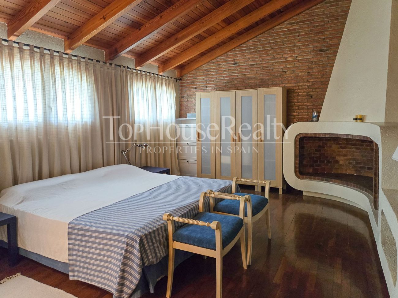 Villa de lujo en Begues — finca única con 6.000 m² de parcela y alto potencial de inversión