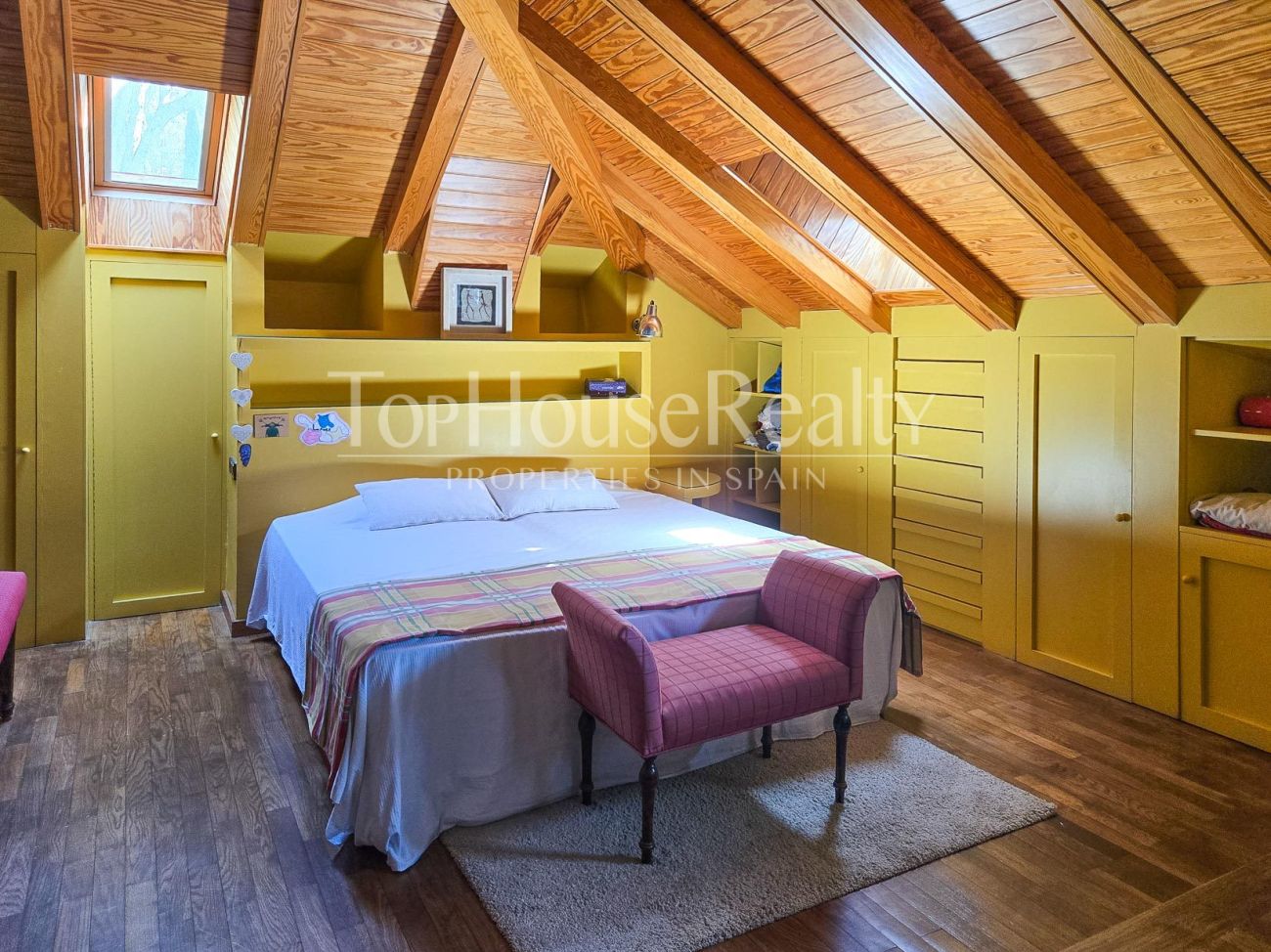 Villa de lujo en Begues — finca única con 6.000 m² de parcela y alto potencial de inversión