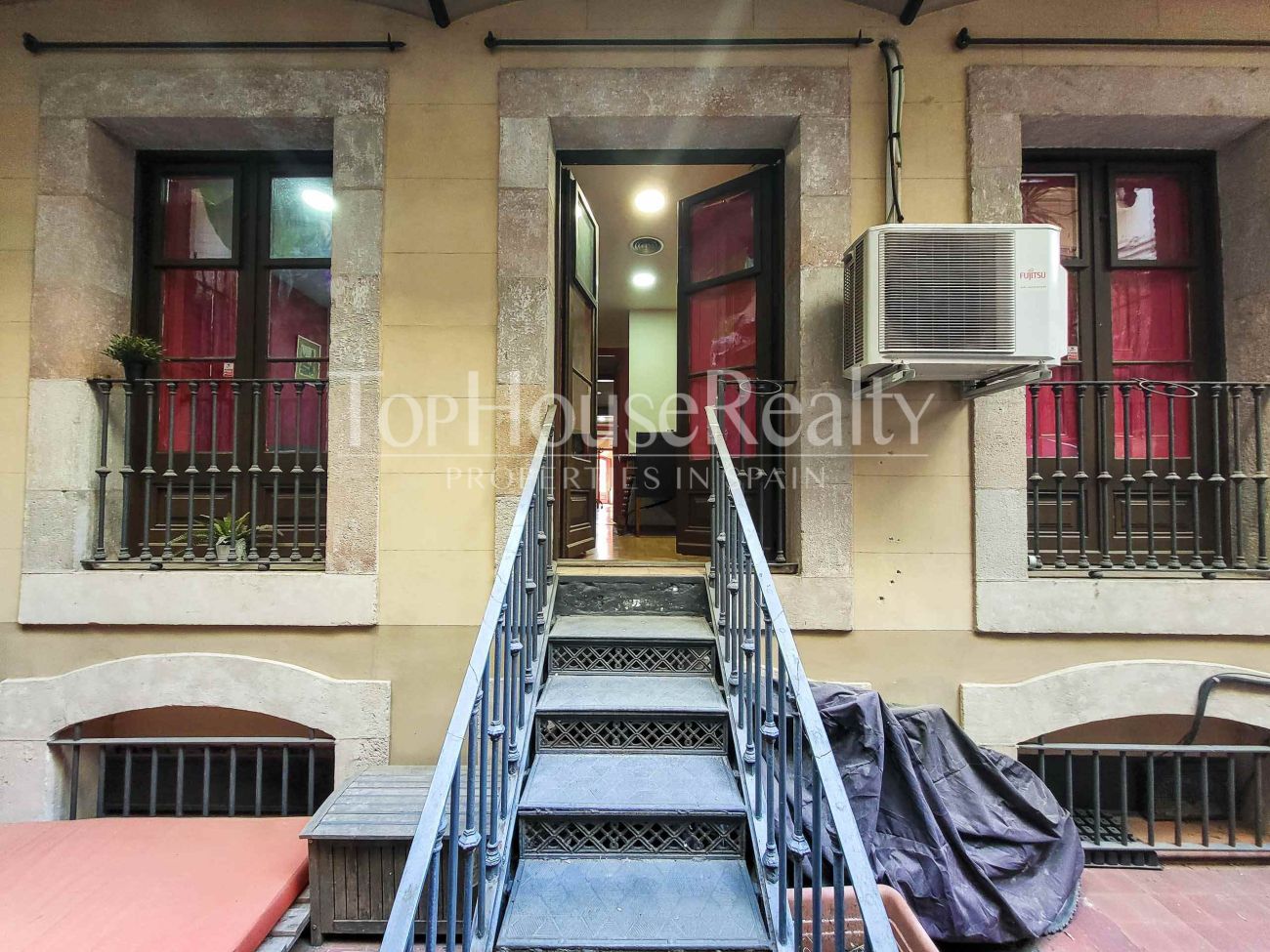 Finca regia en venta en El Born, Barcelona: propiedad de lujo para reformar en Marquès de l'Argentera