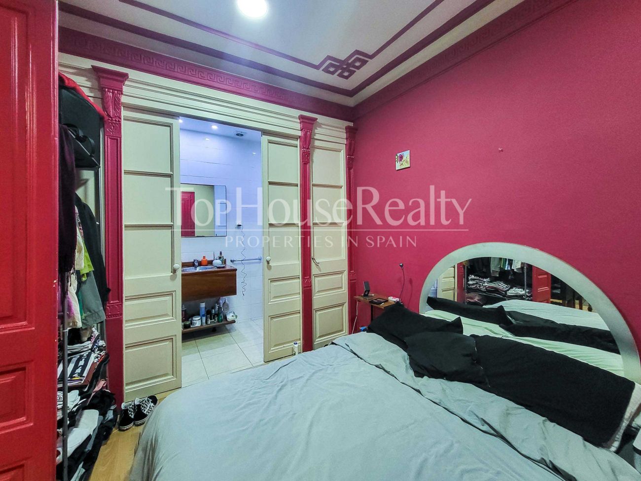 Finca regia en venta en El Born, Barcelona: propiedad de lujo para reformar en Marquès de l'Argentera