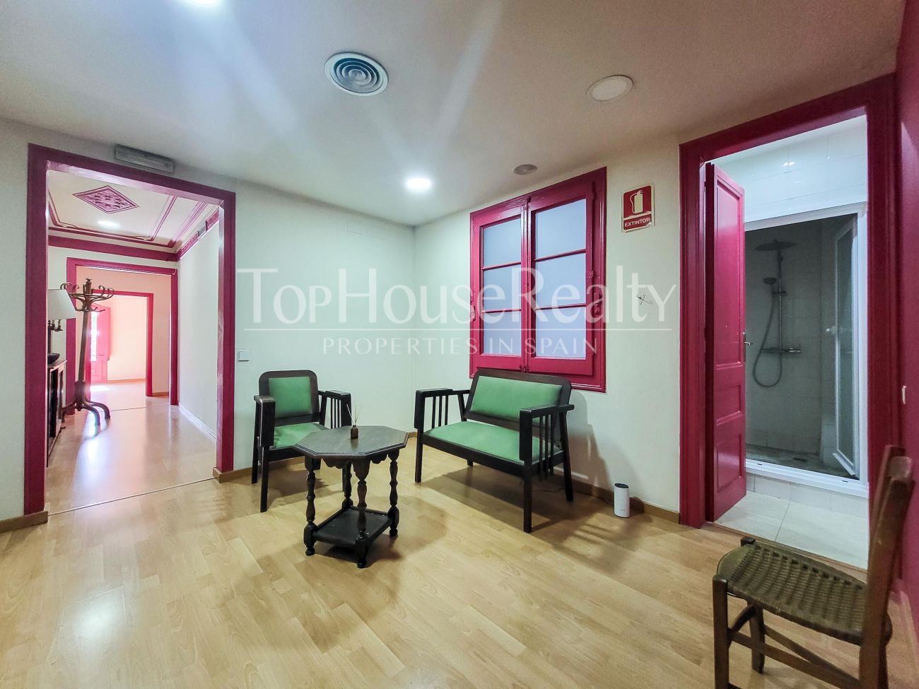 Finca regia en venta en El Born, Barcelona: propiedad de lujo para reformar en Marquès de l'Argentera