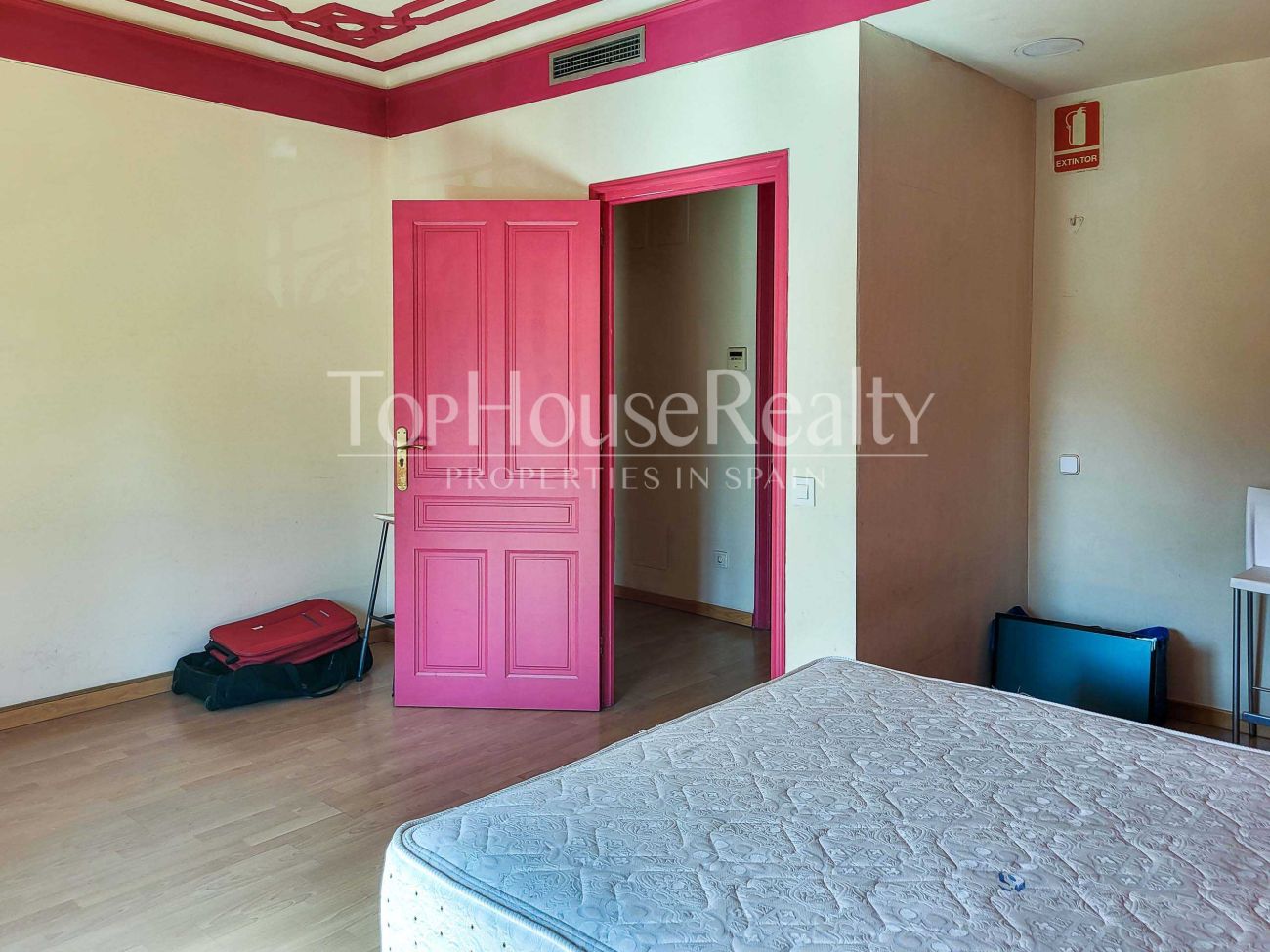 Finca regia en venta en El Born, Barcelona: propiedad de lujo para reformar en Marquès de l'Argentera