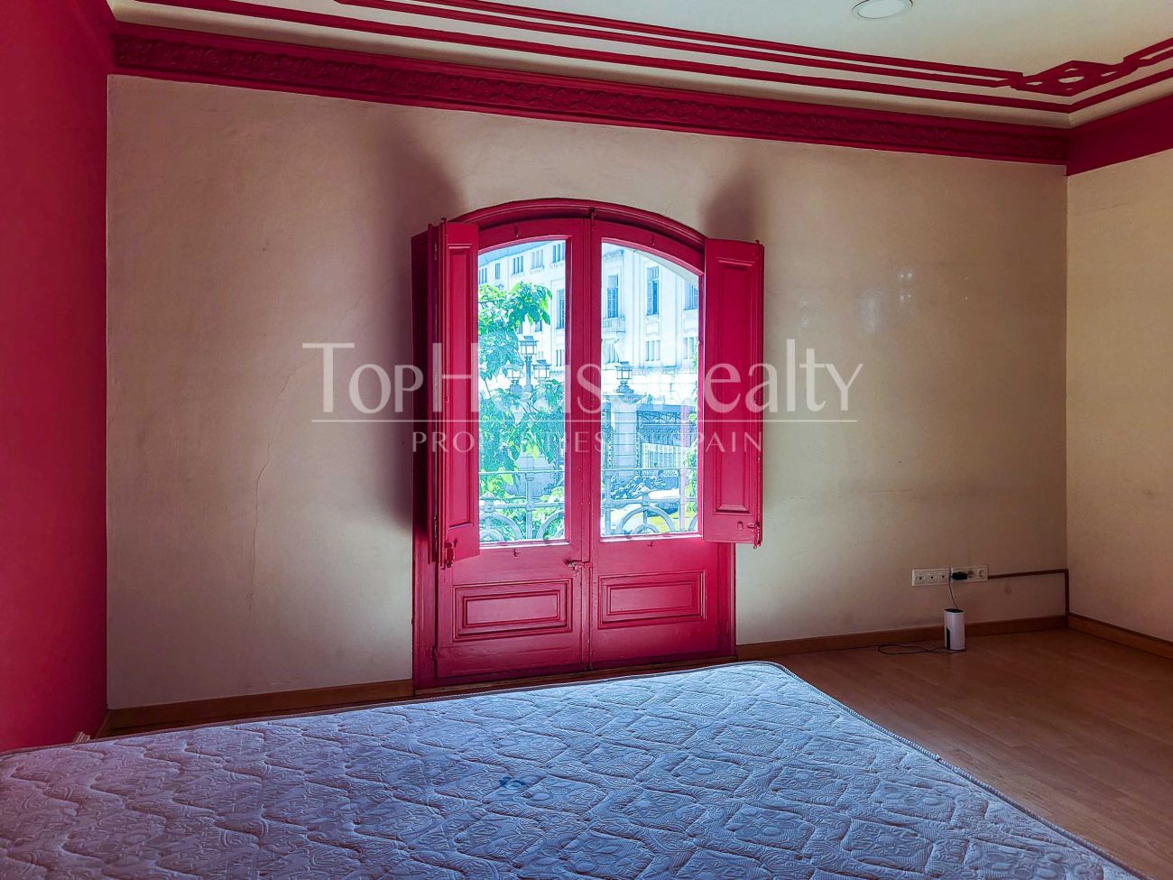 Finca regia en venta en El Born, Barcelona: propiedad de lujo para reformar en Marquès de l'Argentera