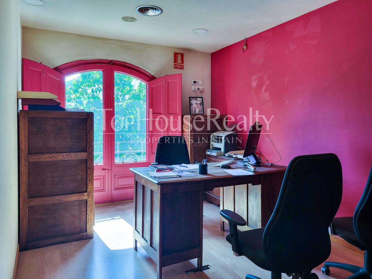 Finca regia en venta en El Born, Barcelona: propiedad de lujo para reformar en Marquès de l'Argentera