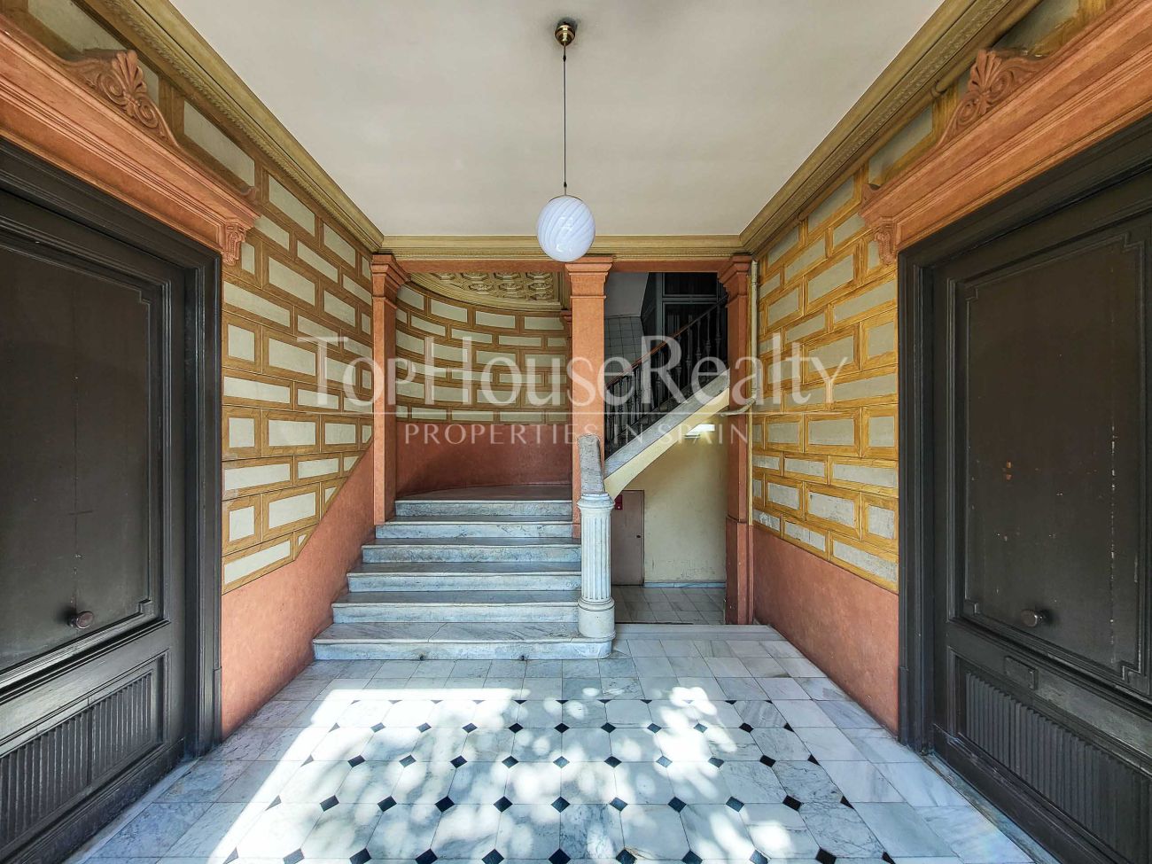 Finca regia en venta en El Born, Barcelona: propiedad de lujo para reformar en Marquès de l'Argentera