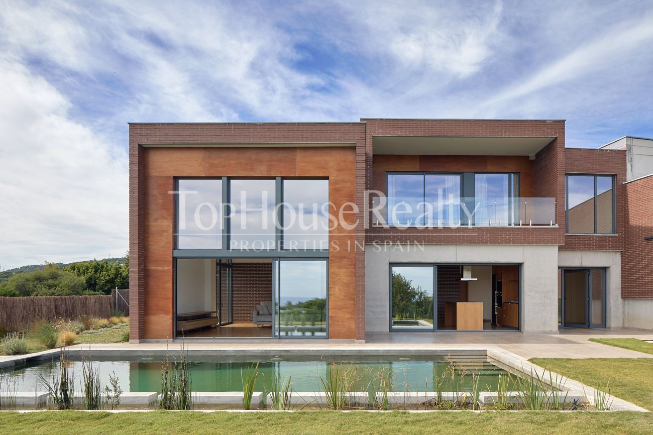 Maravillosa casa nueva con vistas al mar en Rocaferrera