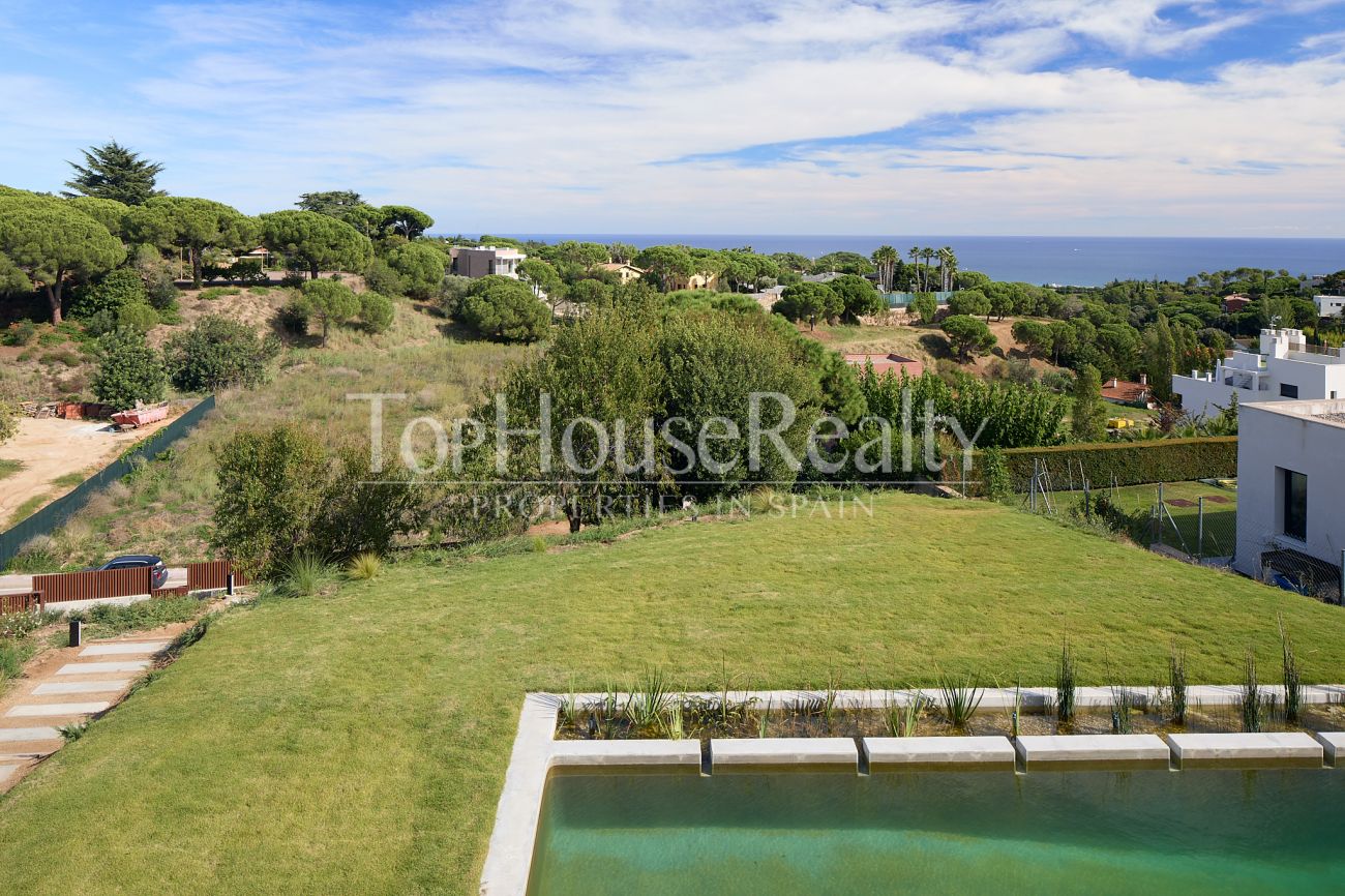 Maravillosa casa nueva con vistas al mar en Rocaferrera