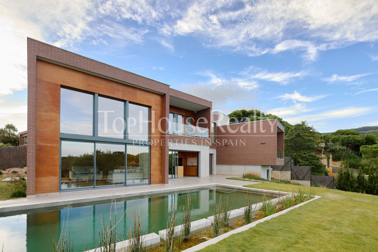 Maravillosa casa nueva con vistas al mar en Rocaferrera