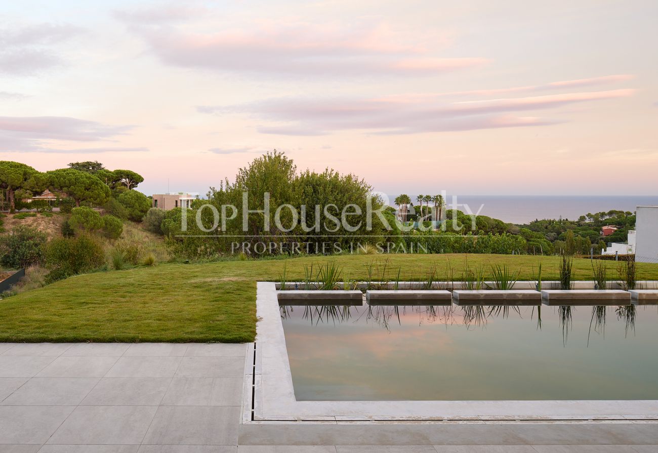 Maravillosa casa nueva con vistas al mar en Rocaferrera