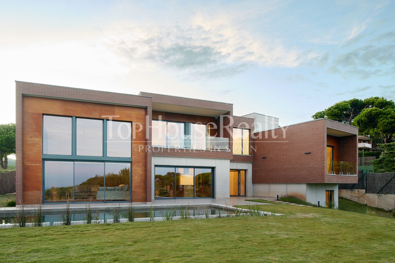 Maravillosa casa nueva con vistas al mar en Rocaferrera