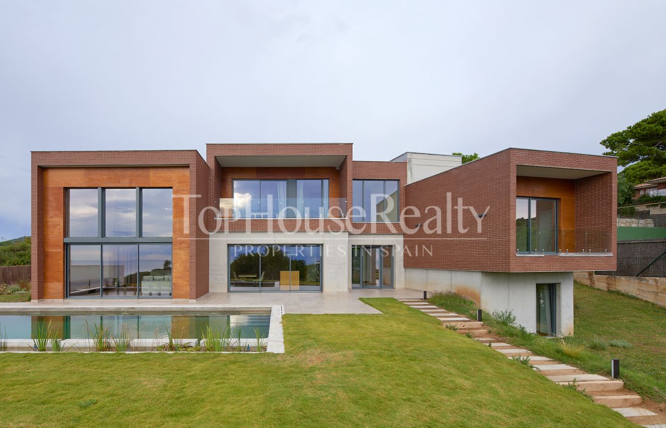 Maravillosa casa nueva con vistas al mar en Rocaferrera