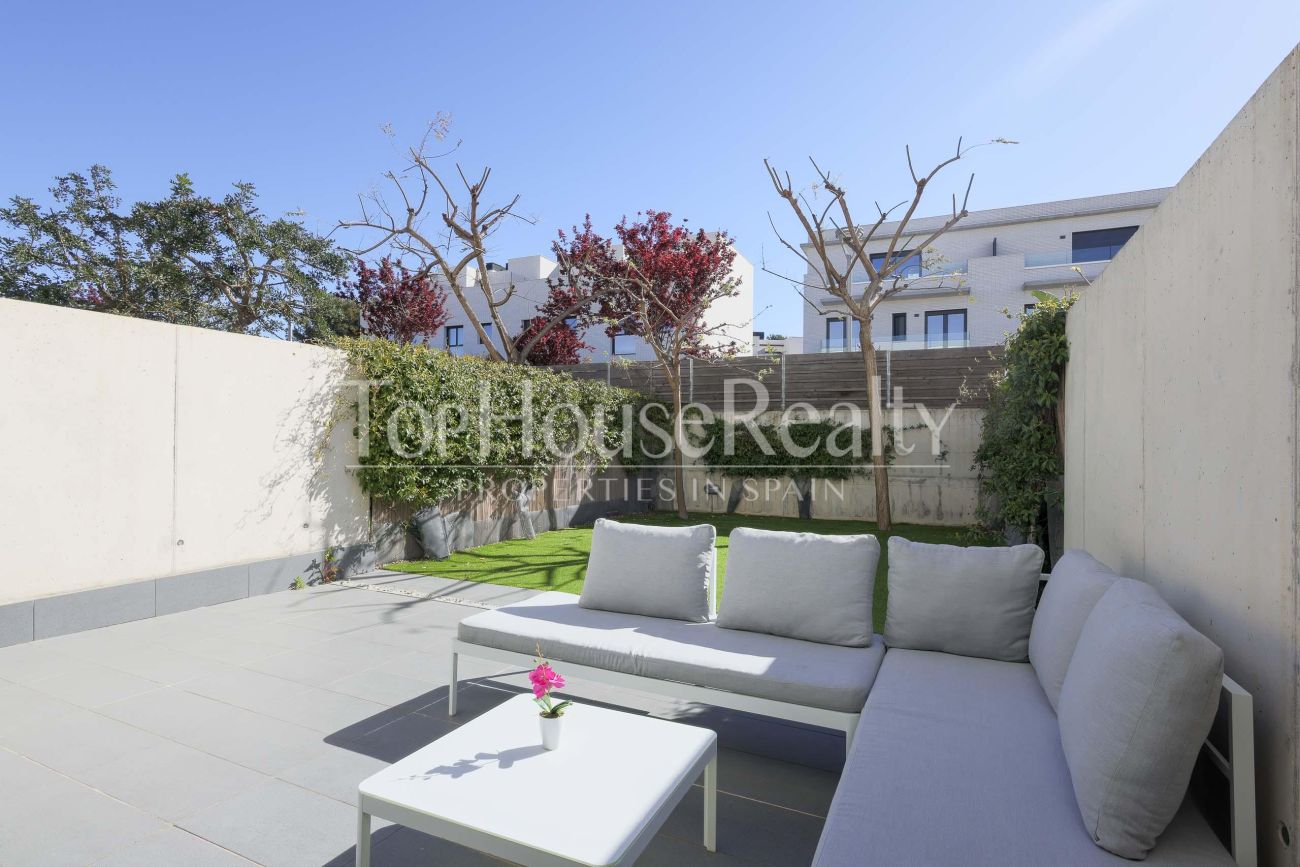 Casa adosada en El Vinyet, Sitges — jardín privado y a 5 minutos del mar