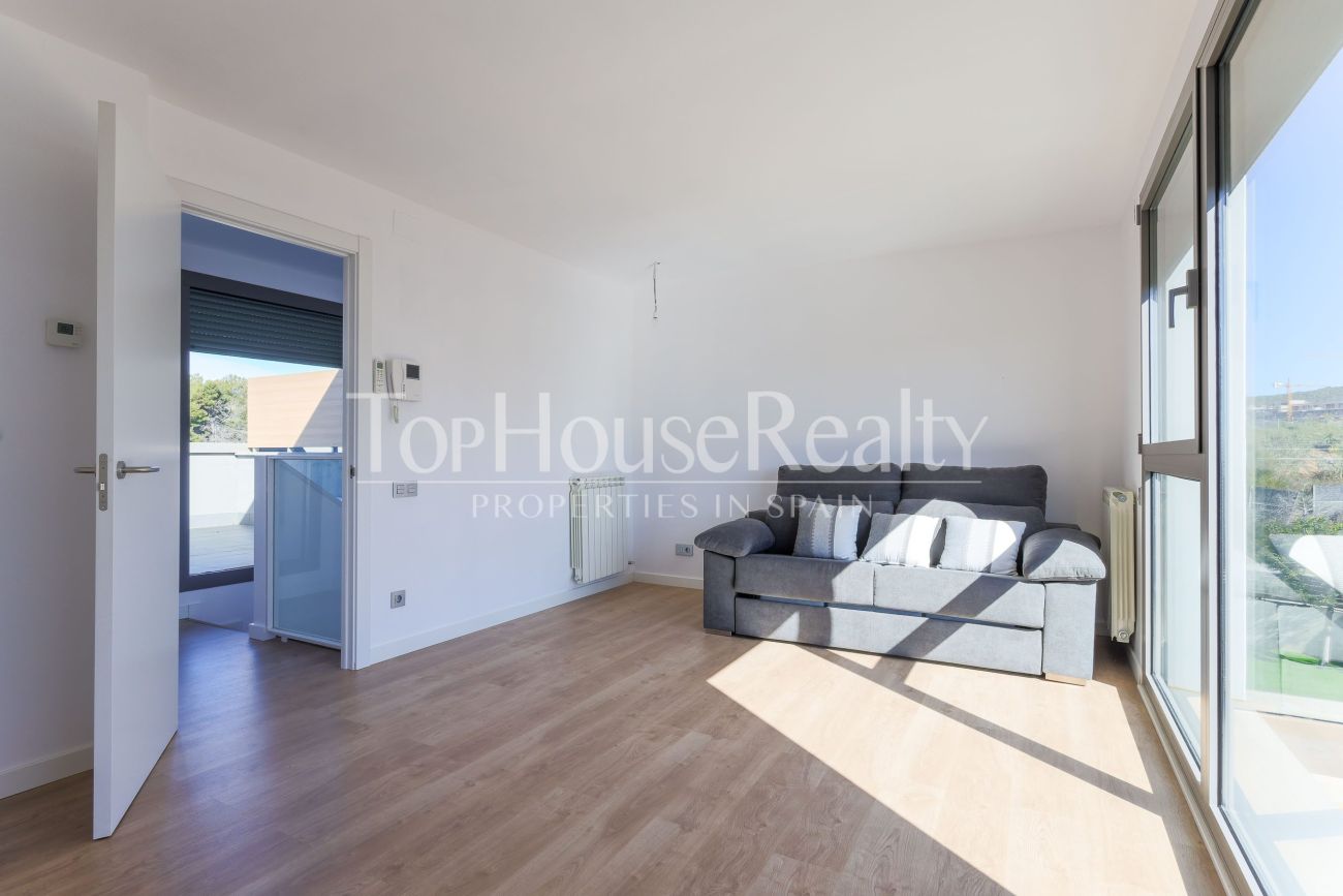 Casa adosada en El Vinyet, Sitges — jardín privado y a 5 minutos del mar