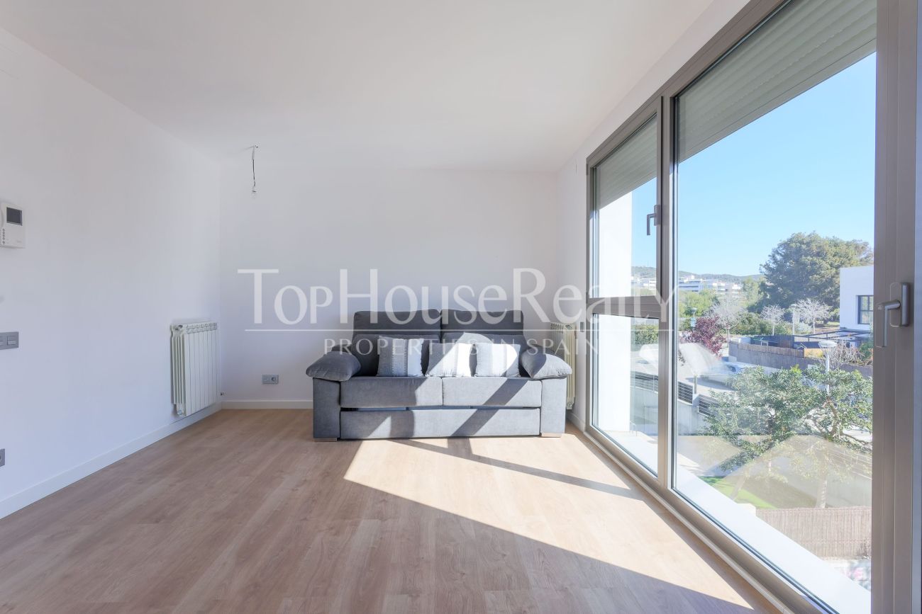 Casa adosada en El Vinyet, Sitges — jardín privado y a 5 minutos del mar