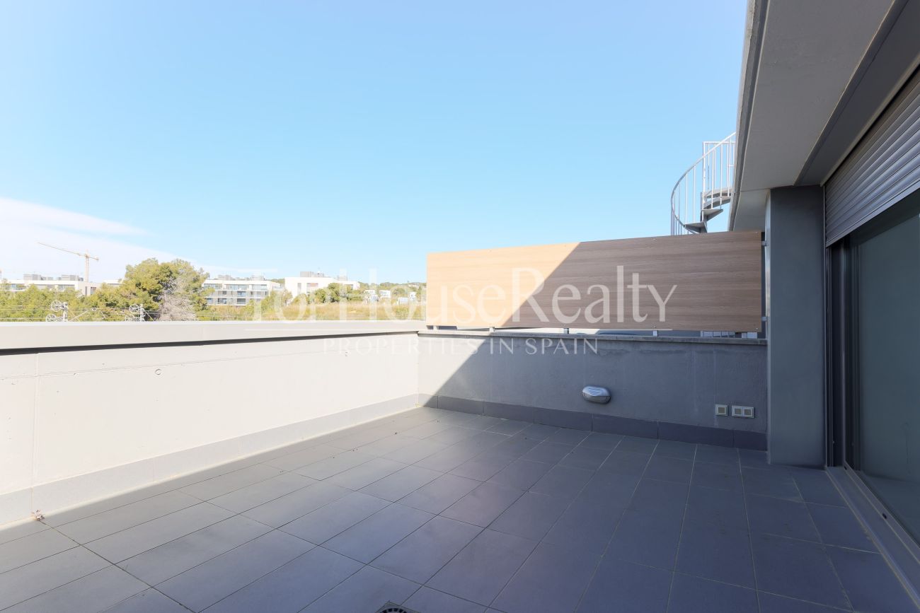 Casa adosada en El Vinyet, Sitges — jardín privado y a 5 minutos del mar