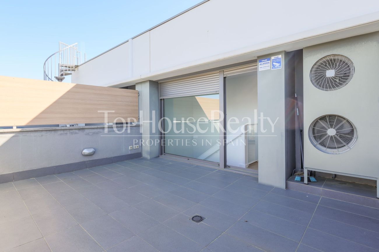 Casa adosada en El Vinyet, Sitges — jardín privado y a 5 minutos del mar