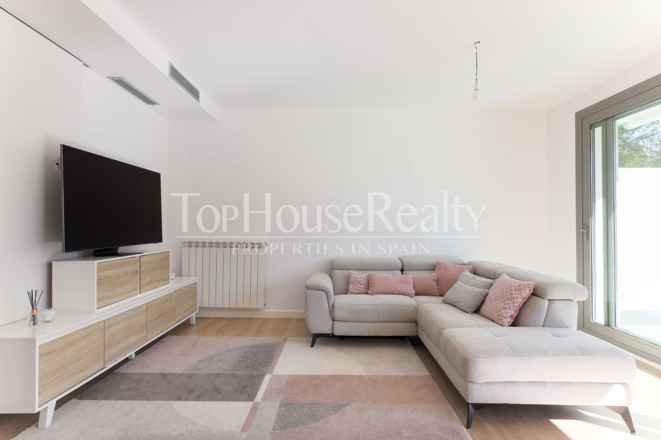 Casa adosada en El Vinyet, Sitges — jardín privado y a 5 minutos del mar