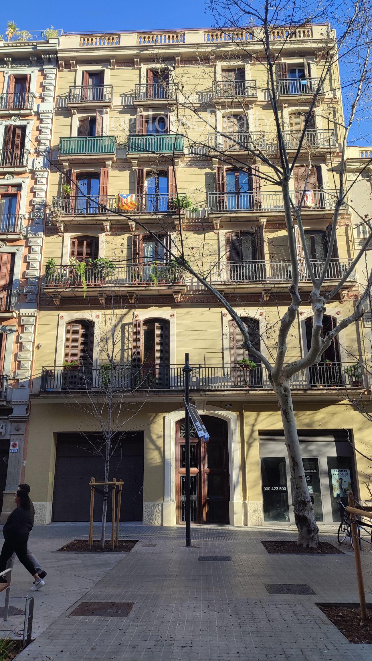 Ático en Alquiler en el Corazón de Barcelona: Amplias Terrazas y Vistas Espectaculares