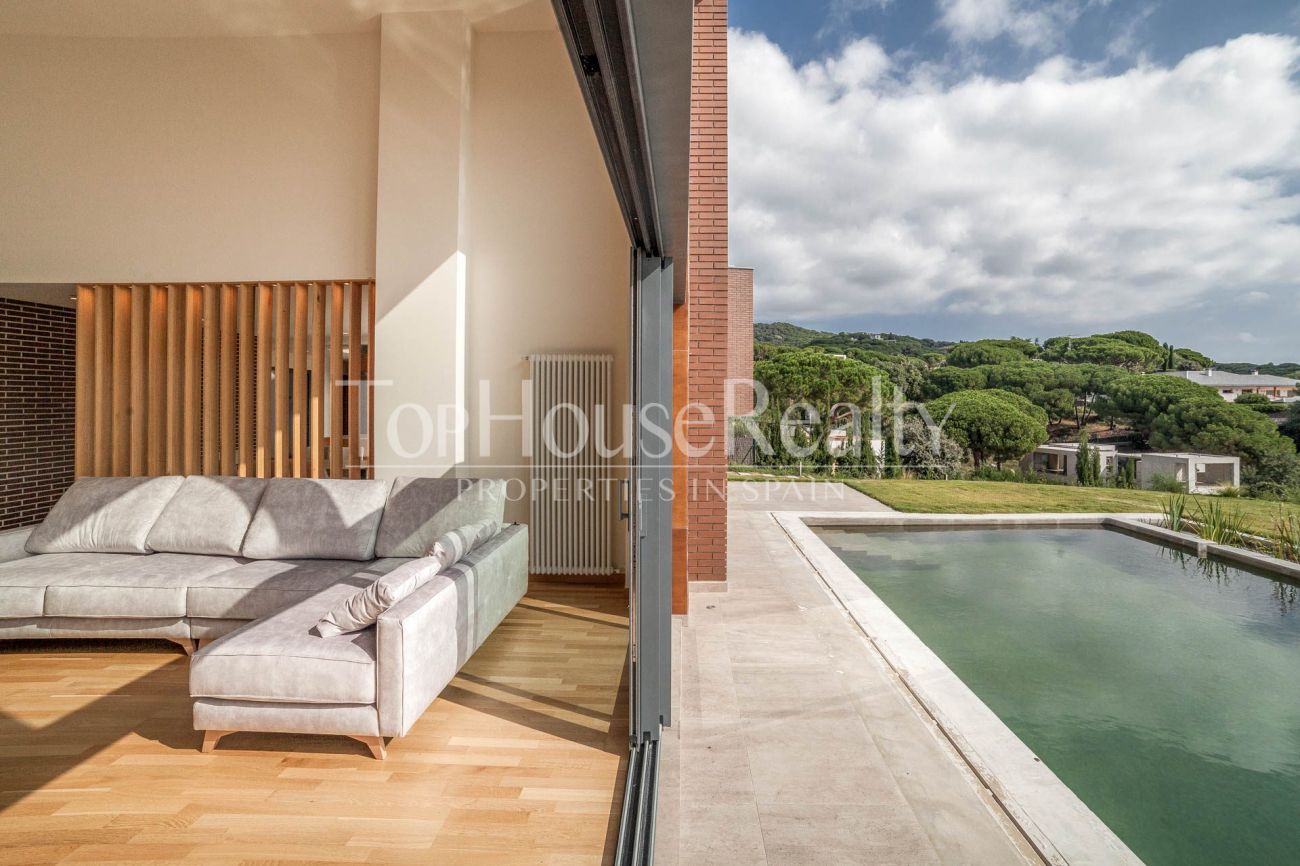 Maravillosa casa nueva con vistas al mar en Rocaferrera