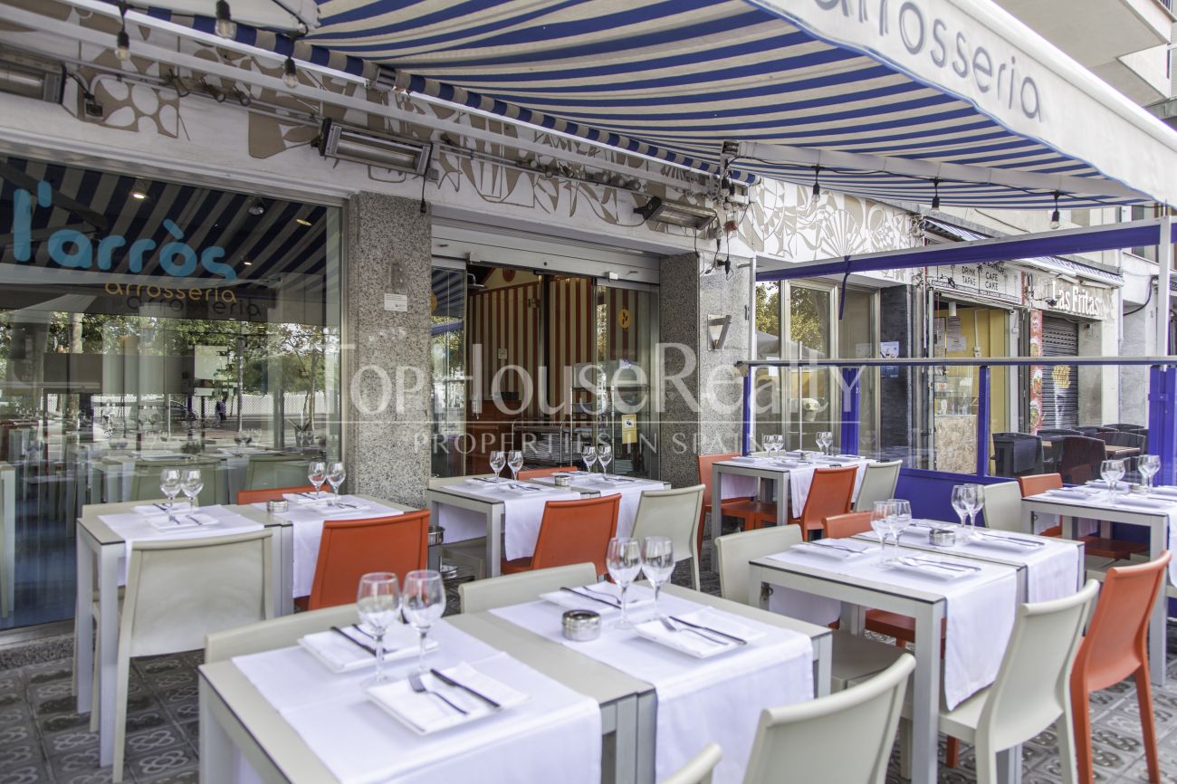 Traspaso de un excelente restaurante el pleno funcionamiento en el Paseo Joan de Borbon