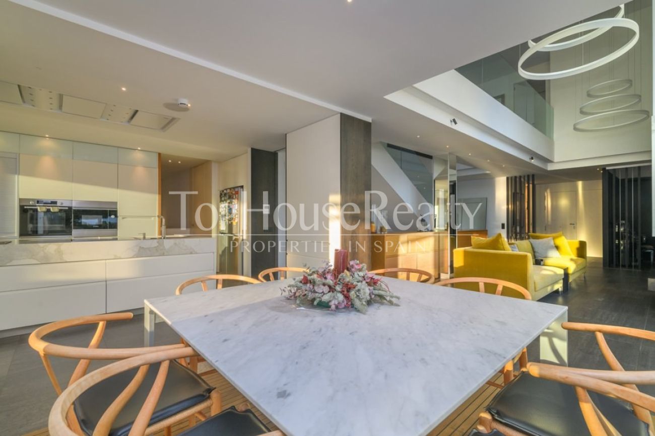 Villa de lujo en venta en Sitges frente al golf: mansión exclusiva con spa privado y gran parcela