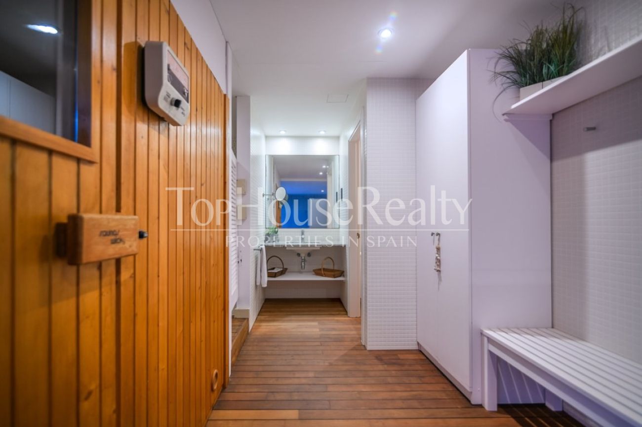 Villa de lujo en venta en Sitges frente al golf: mansión exclusiva con spa privado y gran parcela