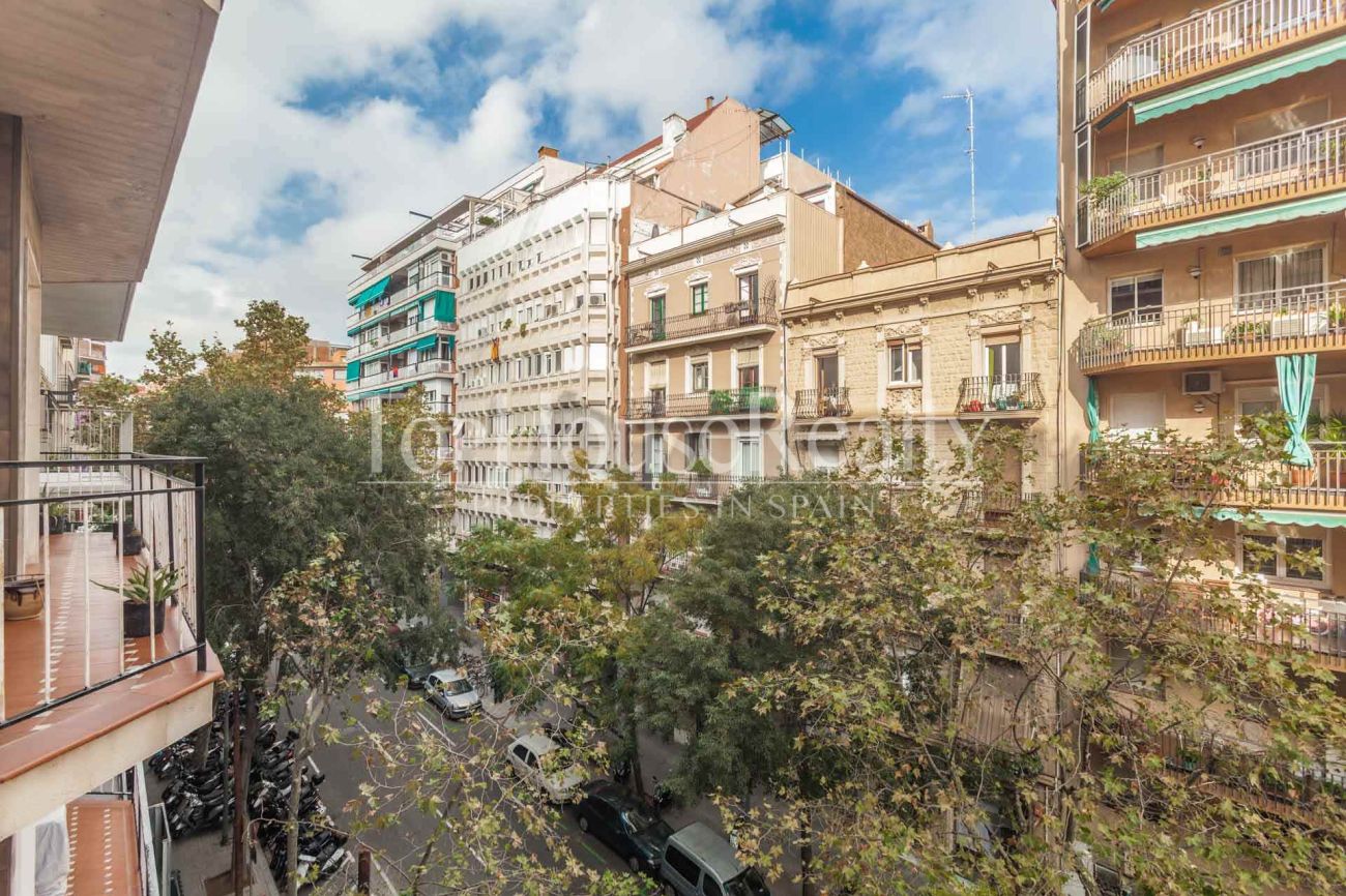 Piso reformado en venta en Eixample, Barcelona — luminoso, moderno y totalmente equipado