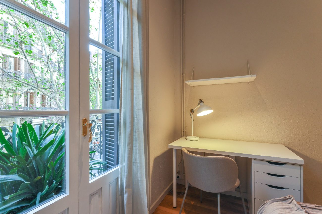 ALQUILER TEMPORAL DE PISO EN ENRIC GRANADOS, BARCELONA