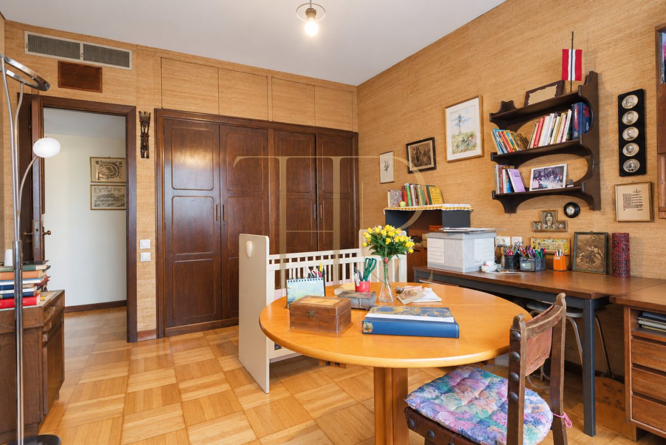 Piso con terraza y piscina en Pedralbes