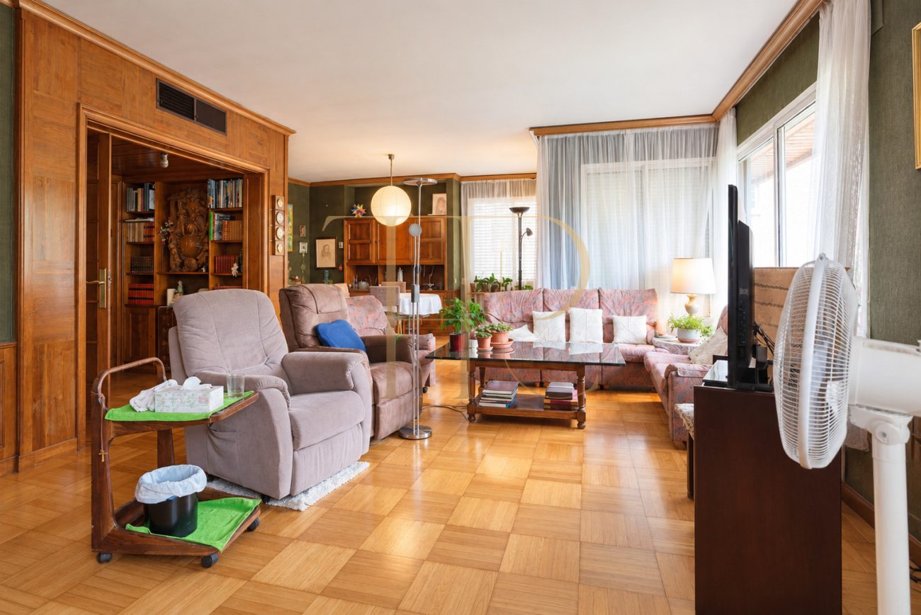 Piso con terraza y piscina en Pedralbes