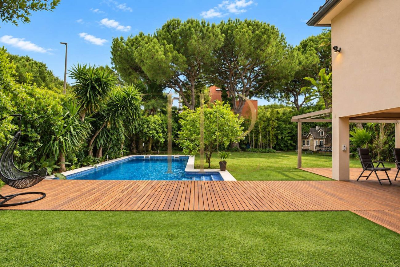 Chalet con piscina cerca de la playa en Gavà Mar