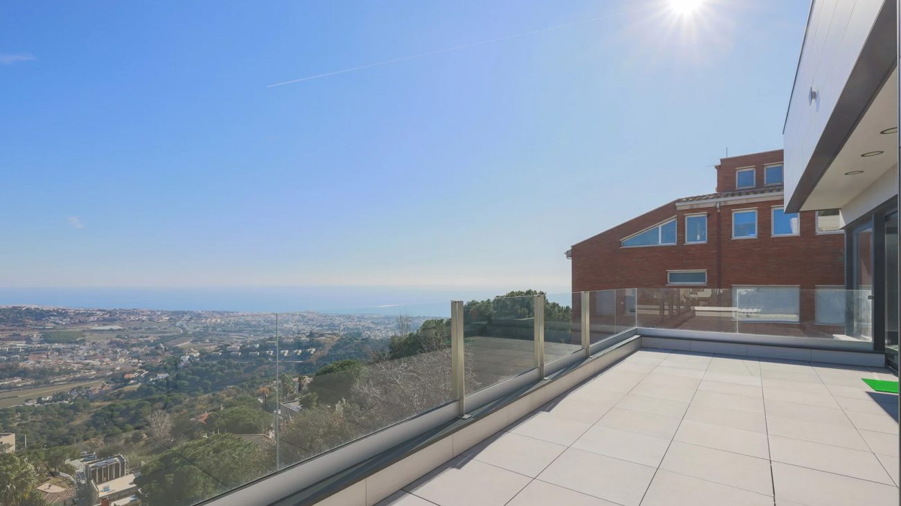 Un hogar eco-friendly y lleno de luz con impresionantes vistas al mar