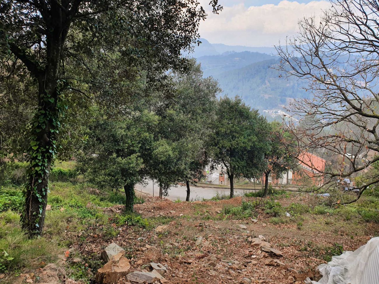 Magnífico terreno con vistas panorámicas cerca de Barcelona