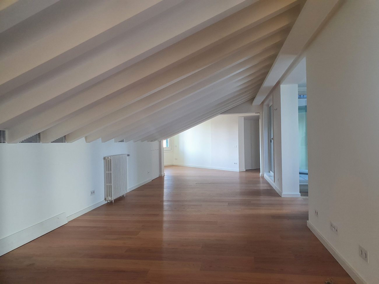 Un ático duplex de ensueño en Casa Burés: el encanto del Eixample barcelonés