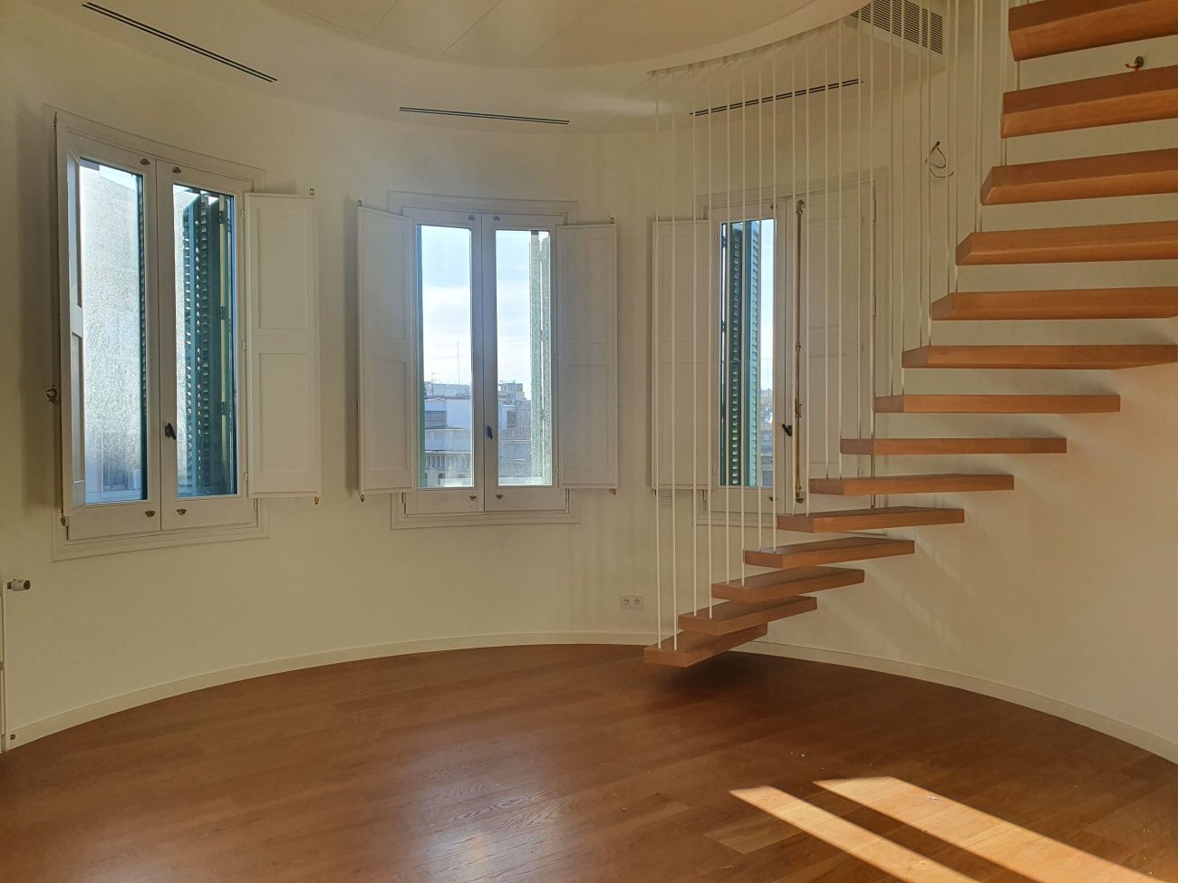 Un ático duplex de ensueño en Casa Burés: el encanto del Eixample barcelonés