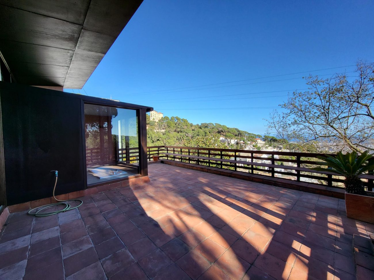 Disfruta de la tranquilidad del Tibidabo en esta impresionante casa de diseño