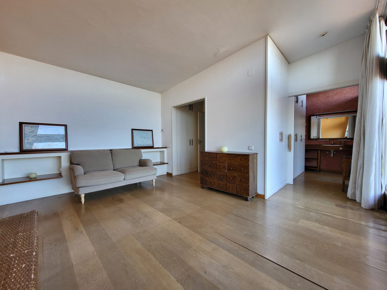 Disfruta de la tranquilidad del Tibidabo en esta impresionante casa de diseño