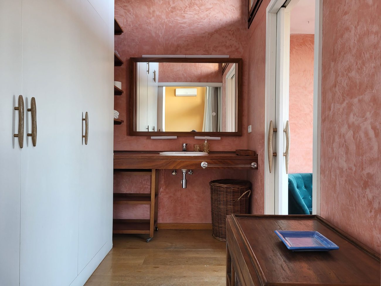 Disfruta de la tranquilidad del Tibidabo en esta impresionante casa de diseño