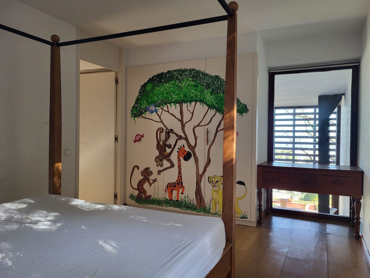 Disfruta de la tranquilidad del Tibidabo en esta impresionante casa de diseño