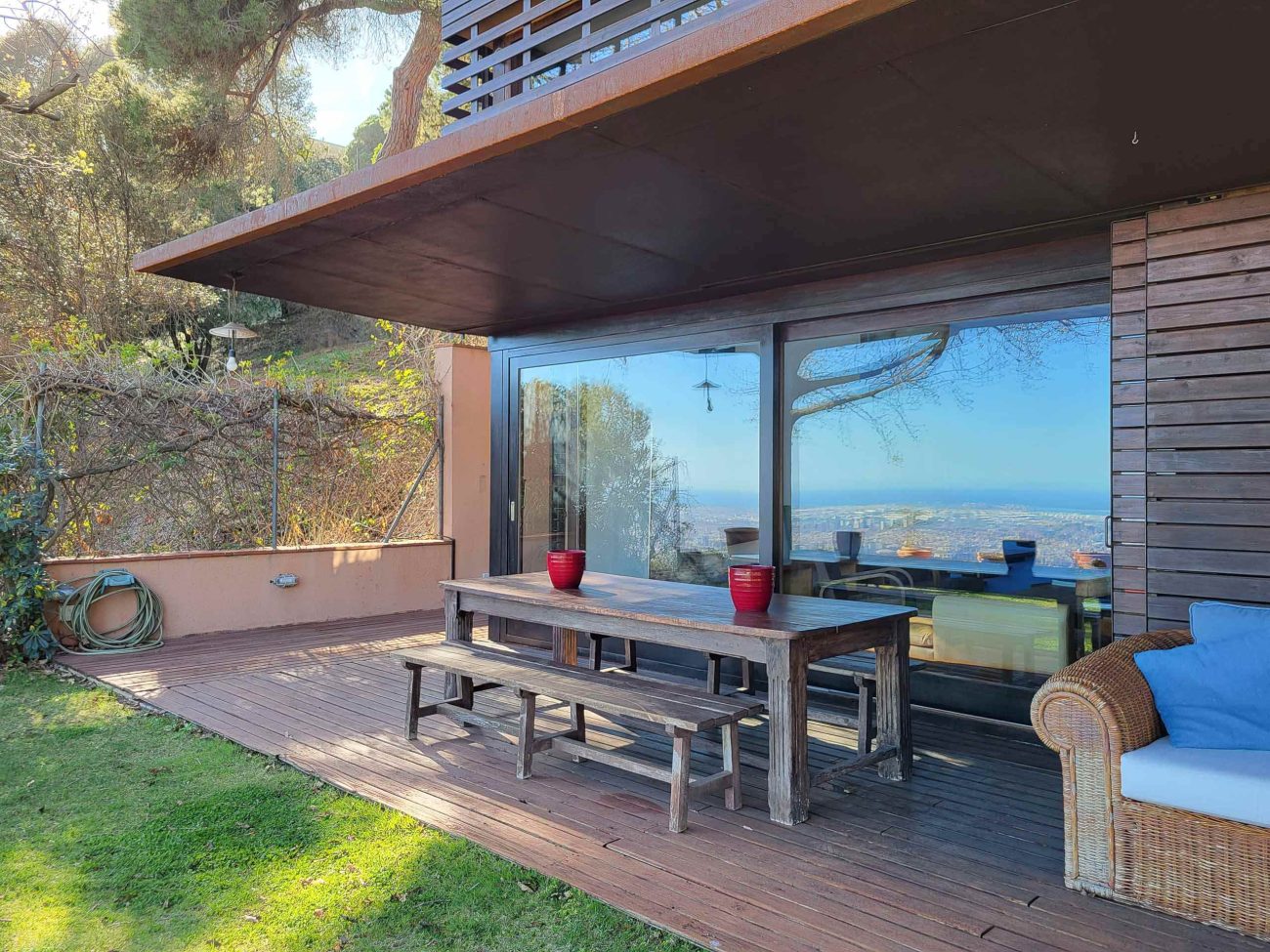 Disfruta de la tranquilidad del Tibidabo en esta impresionante casa de diseño